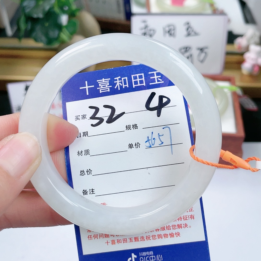 和田玉手镯未镶嵌