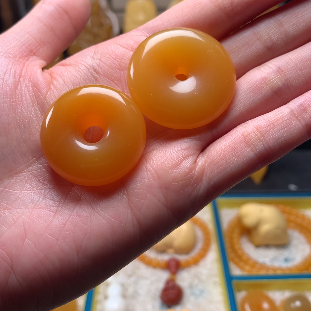 支***王石英质玉（缅黄）未镶嵌配饰