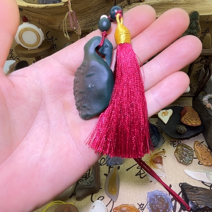 只买单纯的吊坠，没带链子，属的性质。