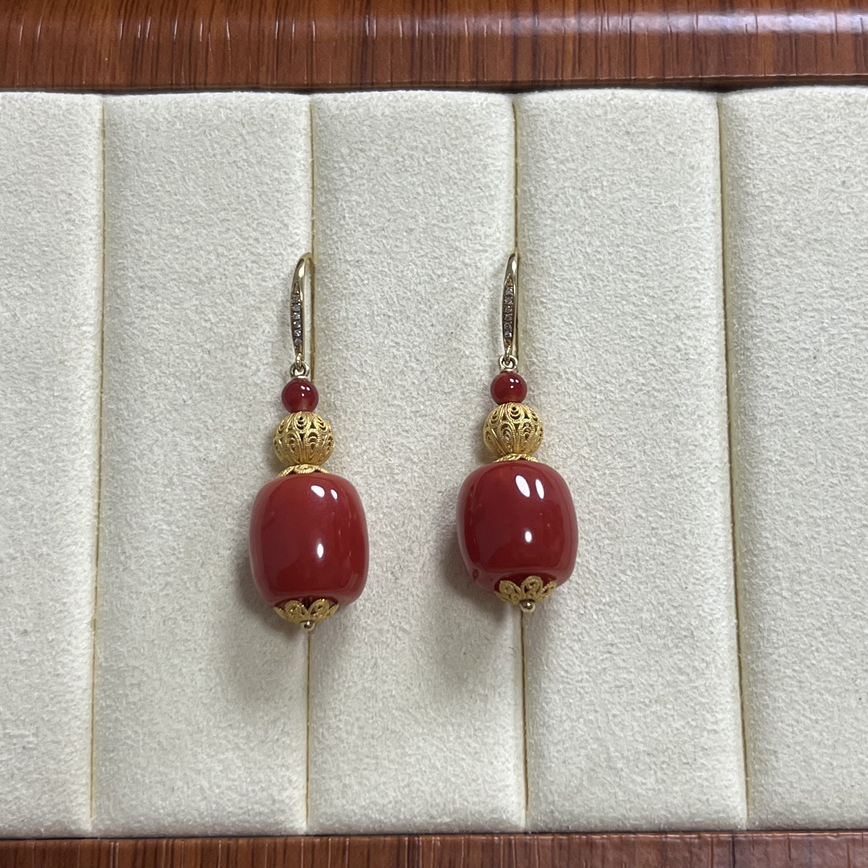 天然阿卡珊瑚正色桶珠耳钩