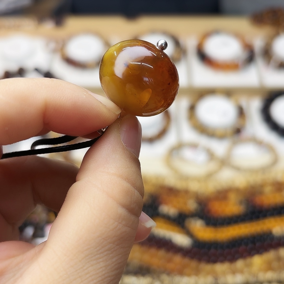 琥珀未镶嵌裸石二十四