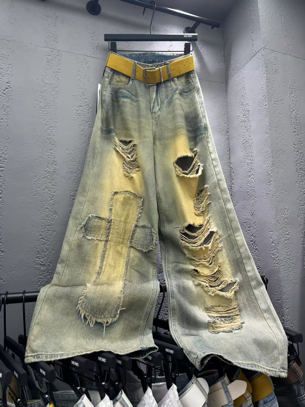 显瘦水泥黄破洞牛仔裤直筒阔腿潮流气质长裤81192