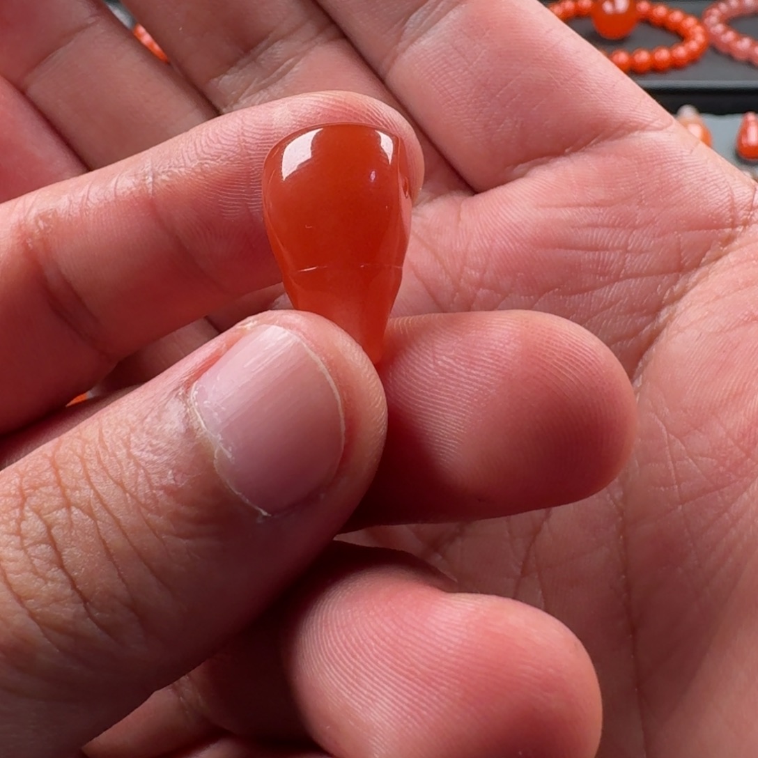 撸****南红玛瑙未镶嵌三通对孔11.9
