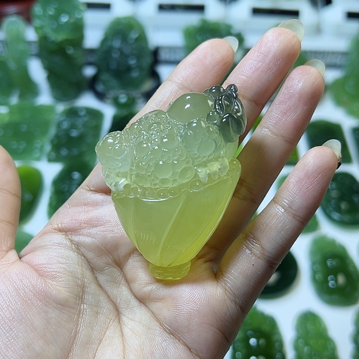 蛇纹石玉手把件未镶嵌李**婷