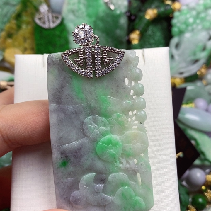 翡翠未镶嵌吊坠(赠链)