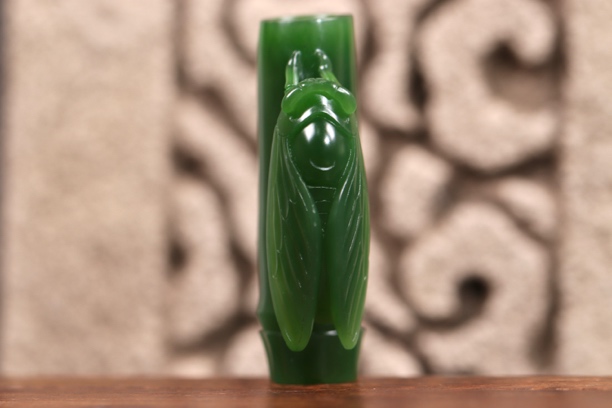 碧玉阳绿蝉，不鸣则已，一鸣惊人……