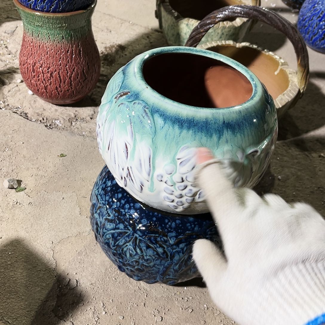 紫砂花盆花盆里的小