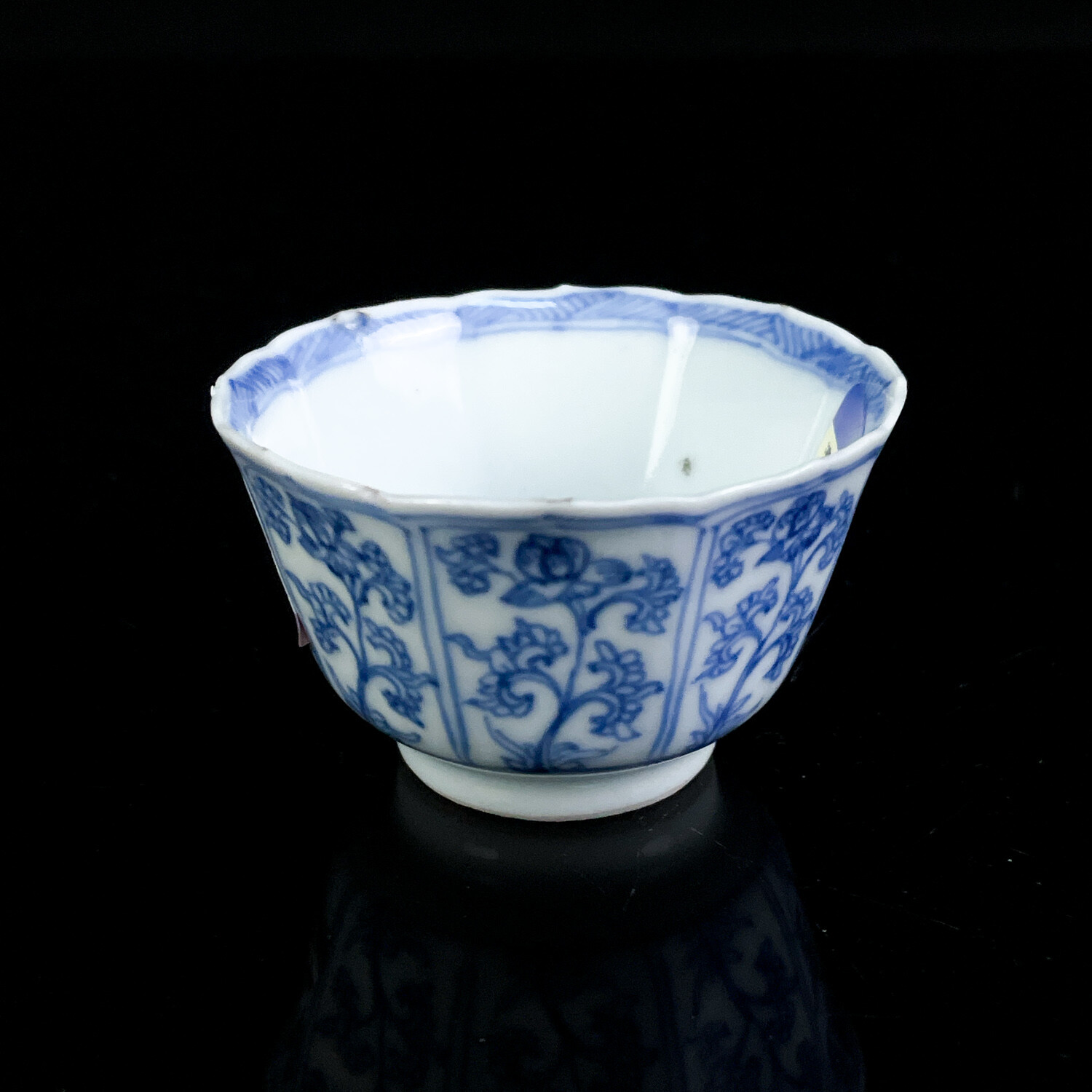 M25L9008F18 - 清康熙 青花折枝莲纹小杯