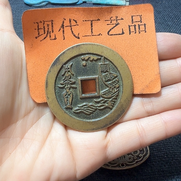铜驻****哥花钱现代工艺品