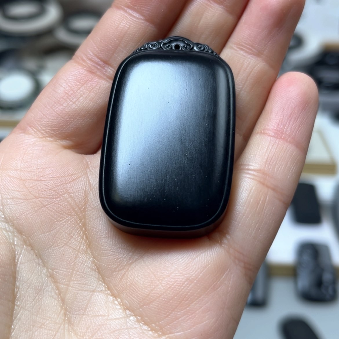 【闪购商品】和田玉（墨玉）35面包37克左右毛孔未镶嵌