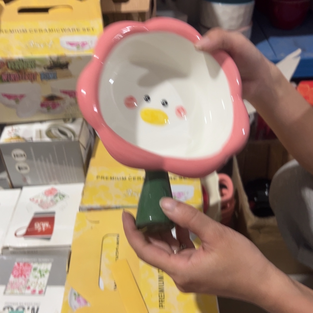 瓷片花朵手柄碗一个