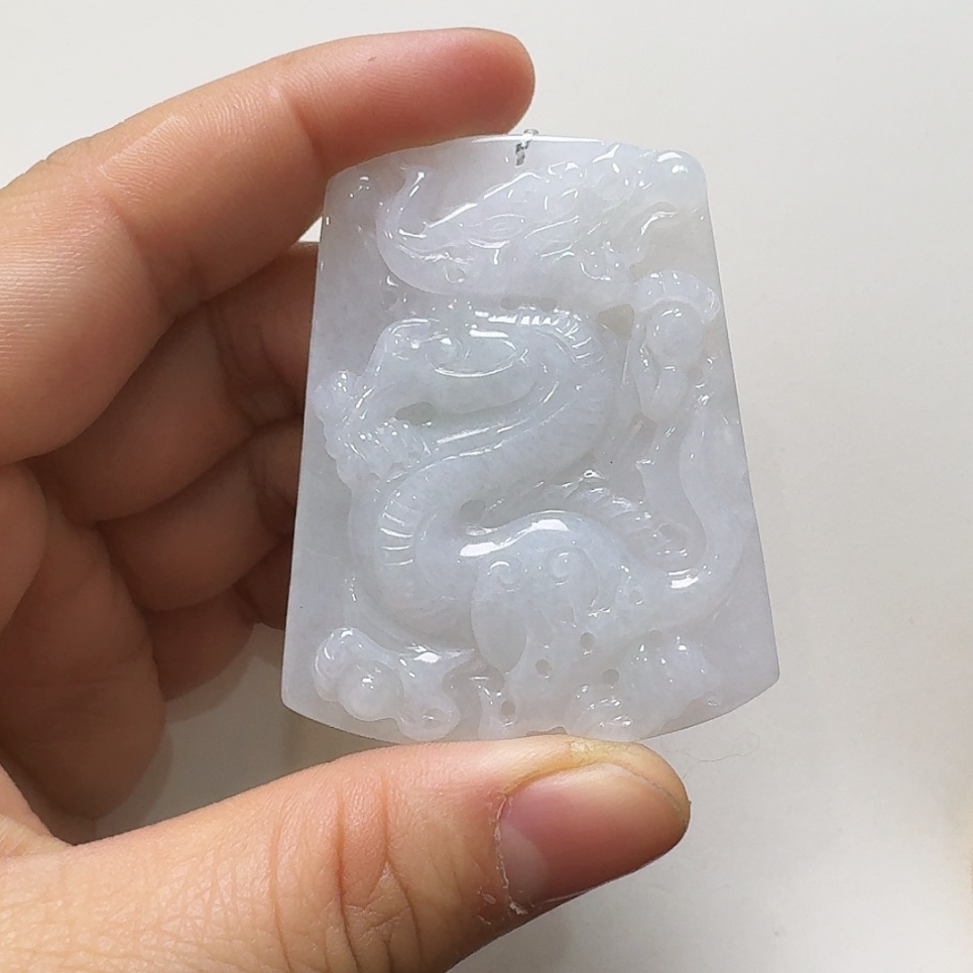 翡翠颈饰未镶嵌龙牌