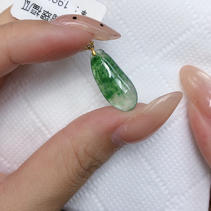 颈饰18K金镶嵌翡翠