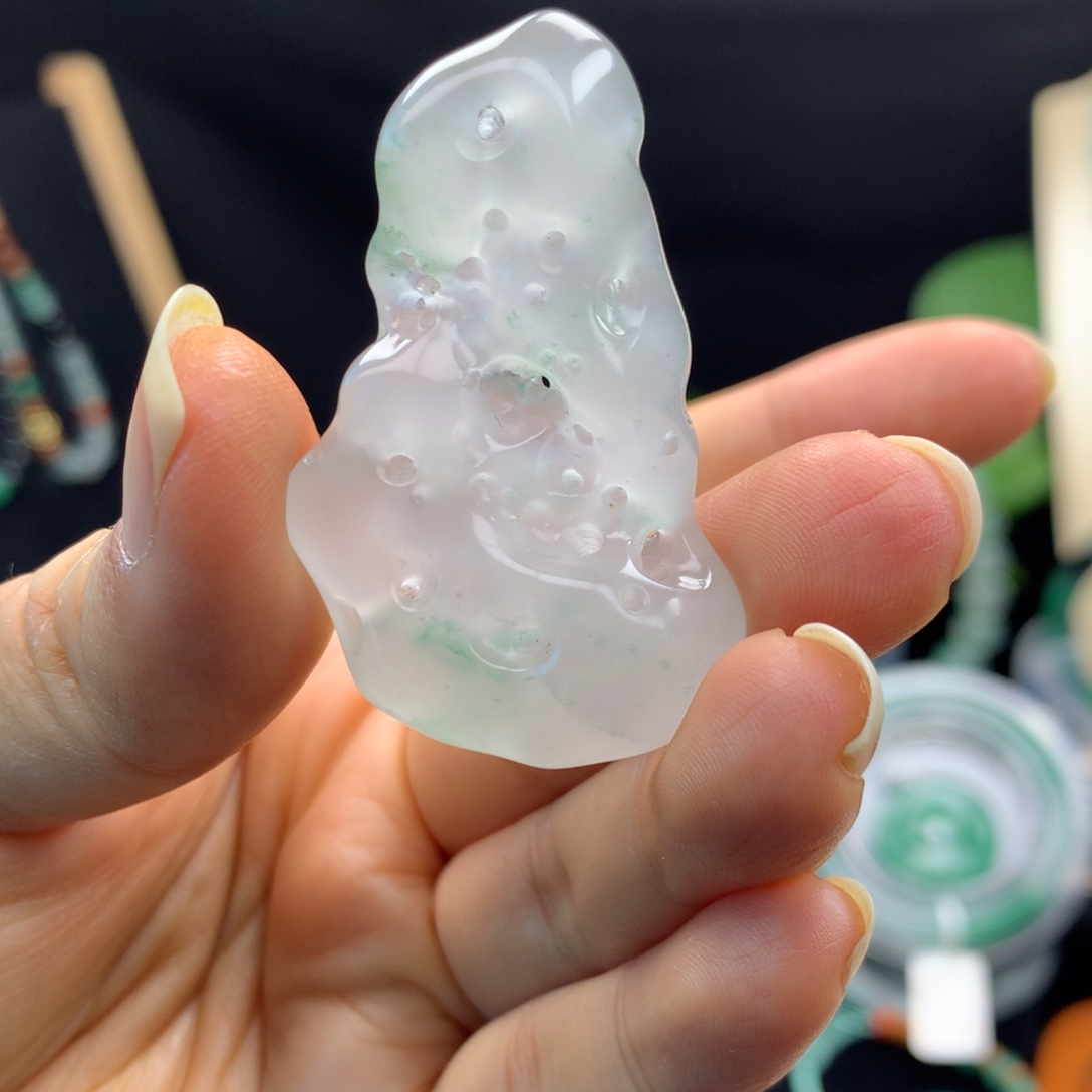 石英质玉未镶嵌颈饰