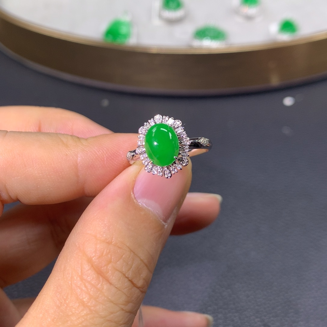 翡翠戒指18K金镶嵌翡翠