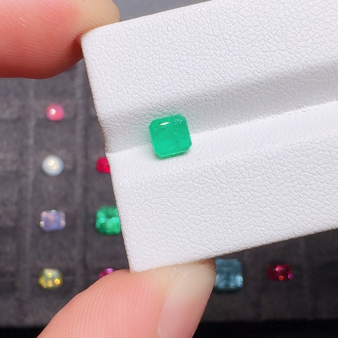 祖母绿裸石0.66ct哥伦比亚木佐祖母绿