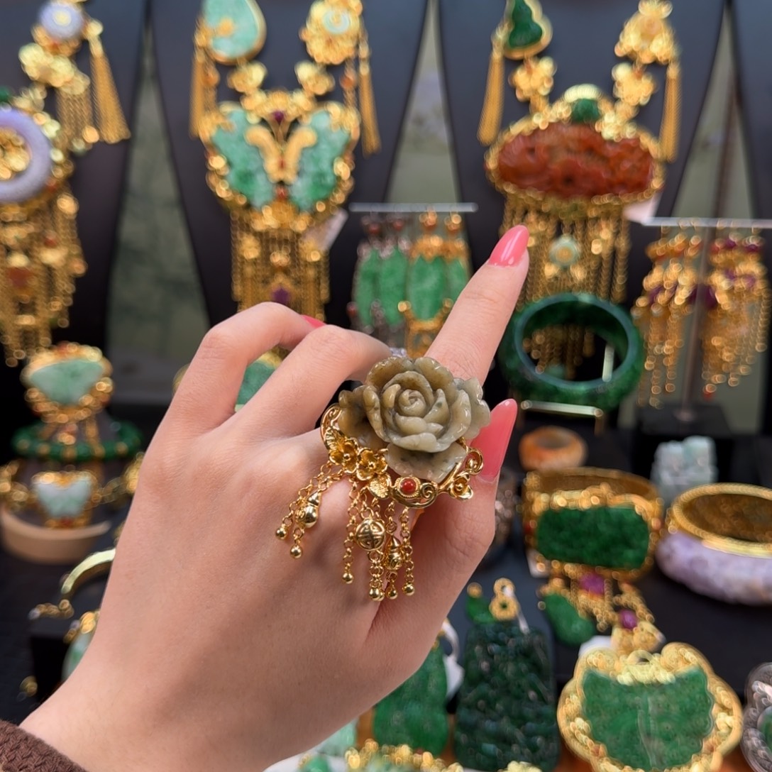 翡翠未镶嵌戒指炸价戒指