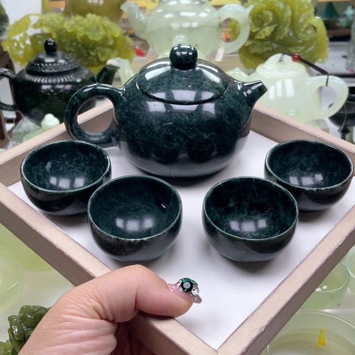 蛇纹石玉壶未镶嵌