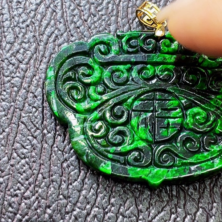 翡翠18K金镶嵌颈饰