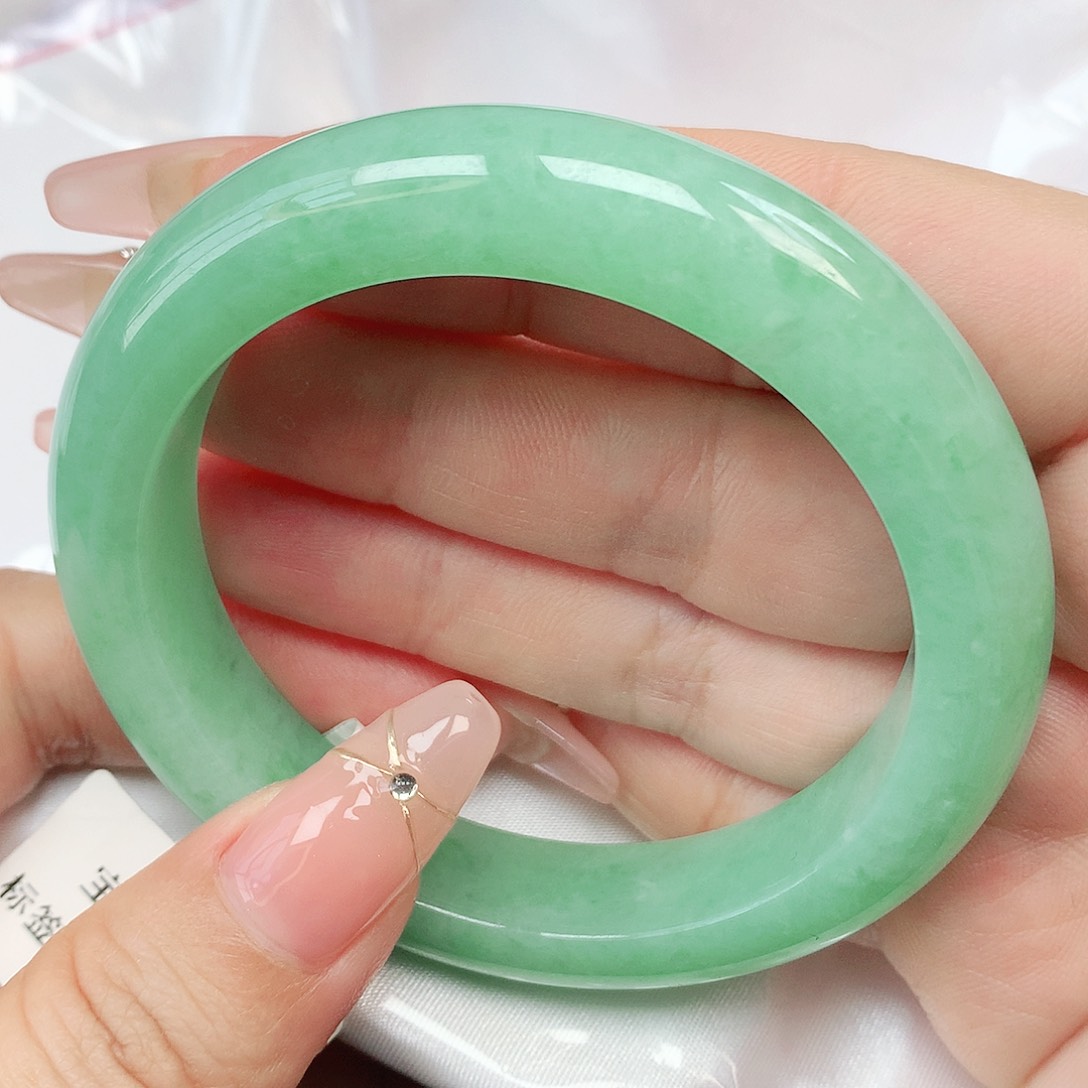 翡翠手镯未镶嵌抖音896