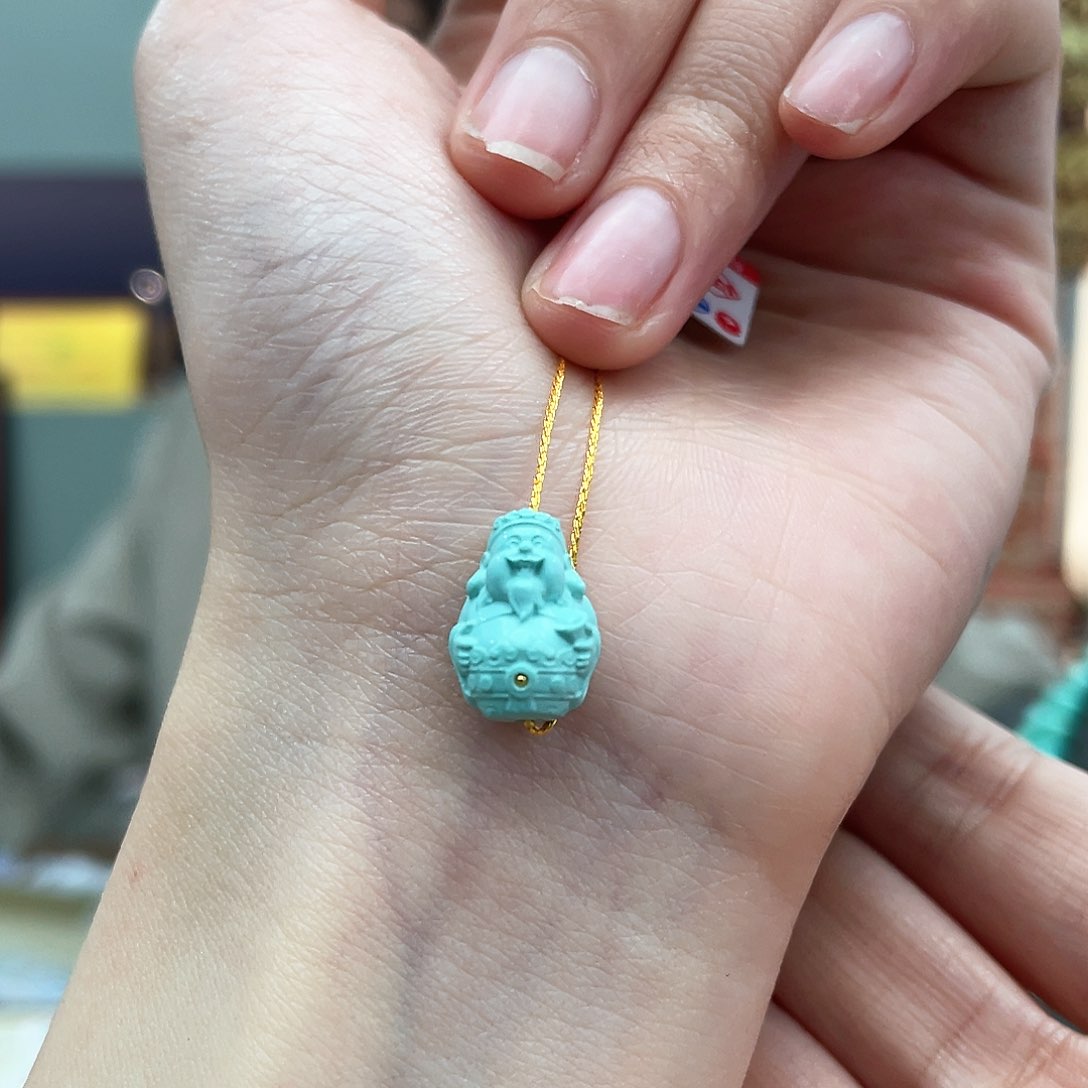 绿松石颈饰未镶嵌