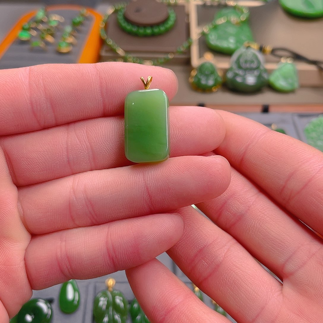 和田玉（碧玉）吊坠(不含链)18K金镶嵌398