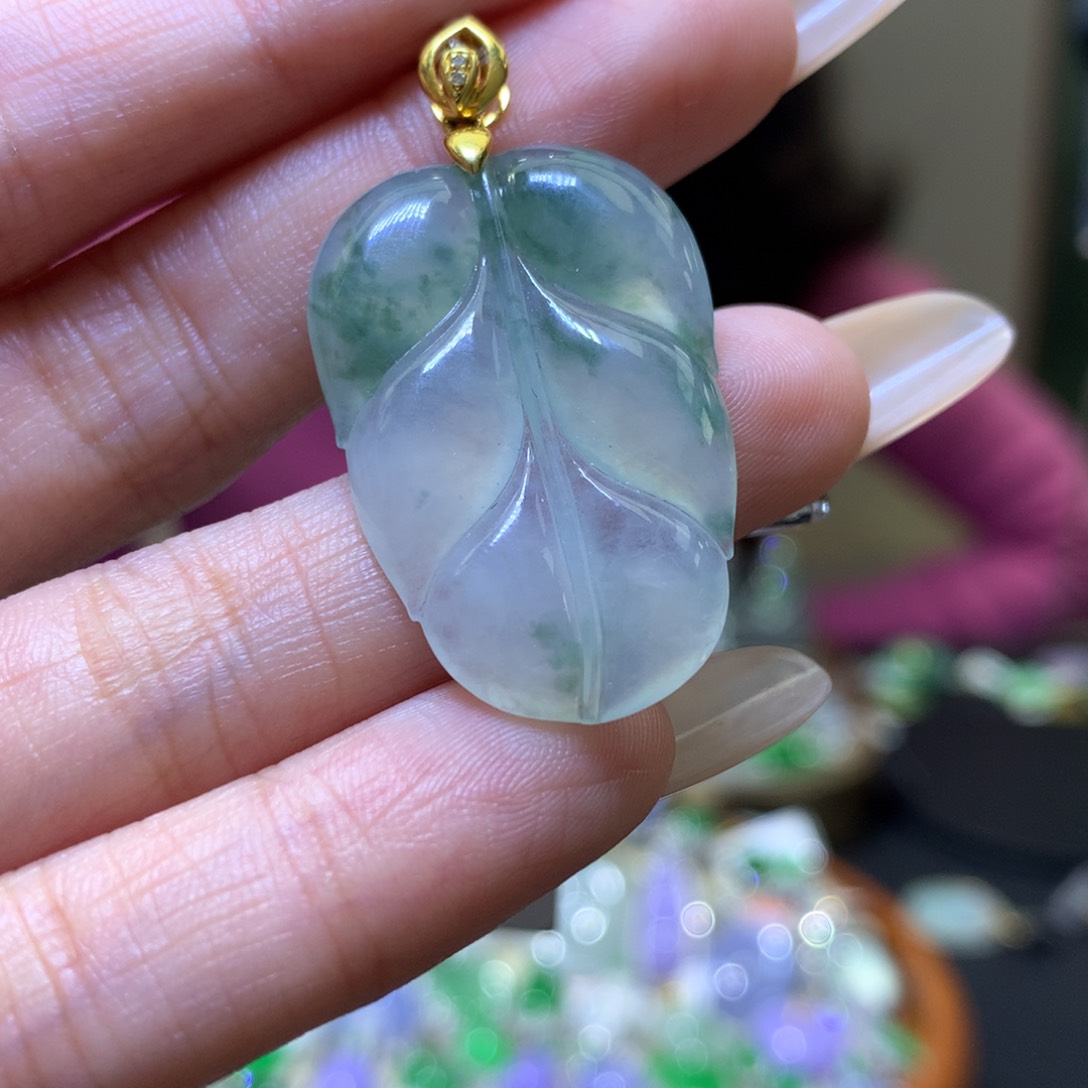 颈饰18K金镶嵌翡翠