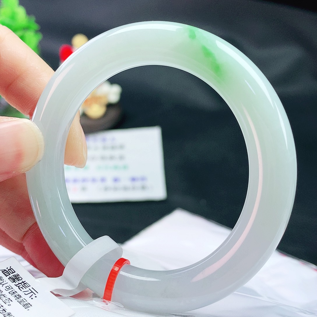 翡翠手镯未镶嵌50胖