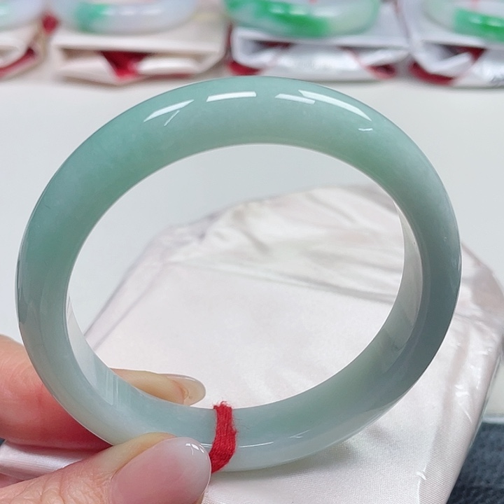 翡翠手镯未镶嵌缅甸翡翠