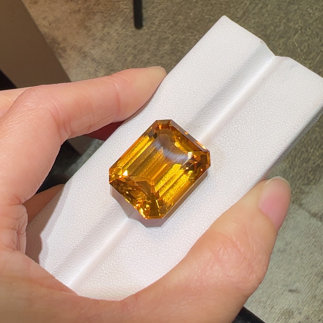 珠宝半成品未镶嵌黄晶33.4ct