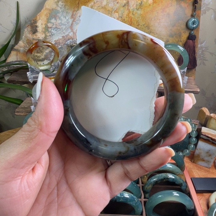 蛇纹石玉未镶嵌手镯