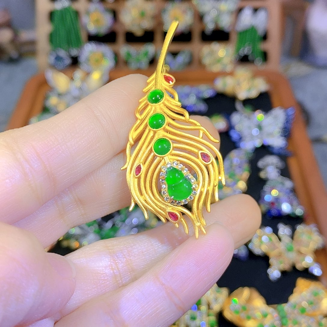 吊坠(不含链)18K金镶嵌翡翠