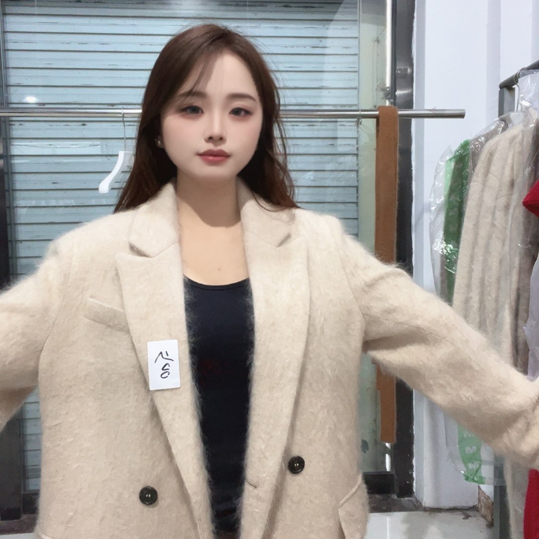 小***饱005班女生去咯哦与兔