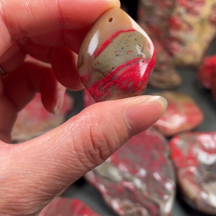 昌化鸡血石昌化鸡血石原石挂件