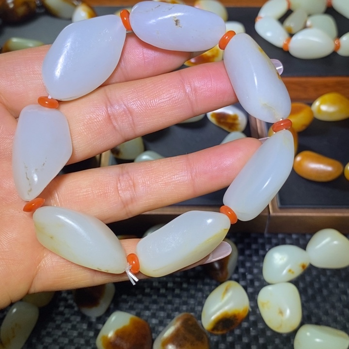 和田玉未镶嵌手串
