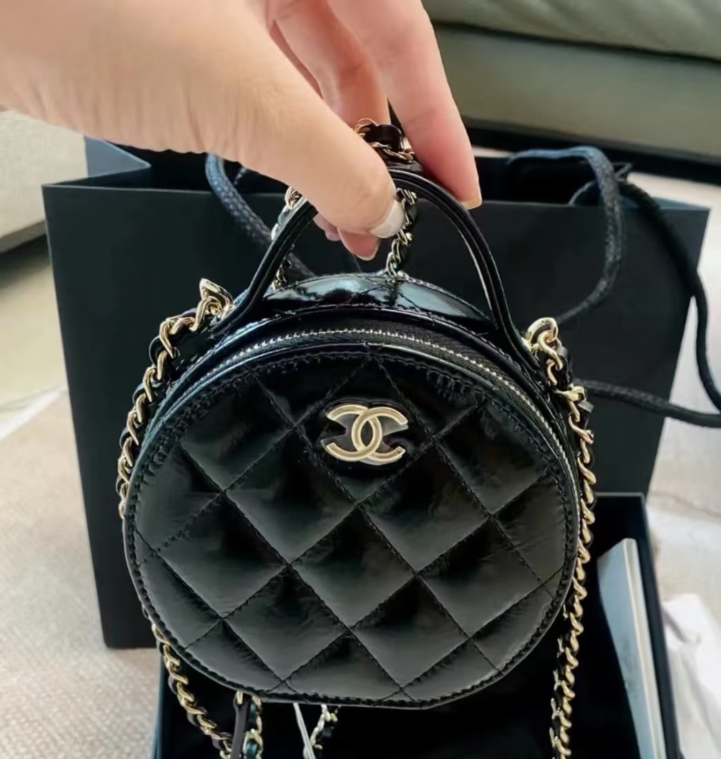 95新 Chanel/香奈儿 多多奢品/香奈儿黑金油蜡皮小圆饼包/98新
