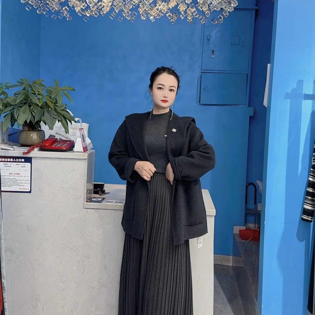 曼雪菲海军领银银饰双面羊绒