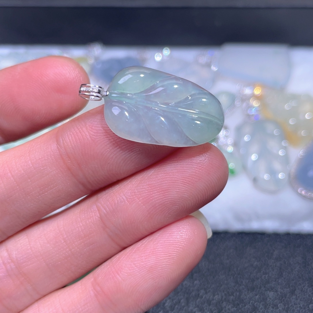 颈饰18K金镶嵌翡翠翡翠