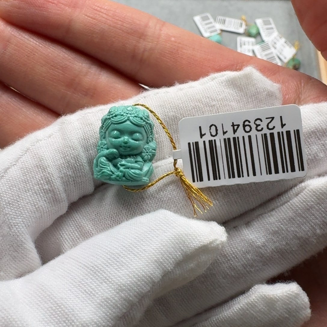 绿松石未镶嵌挂件