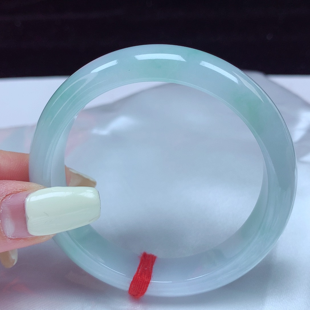 翡翠手镯未镶嵌54圈