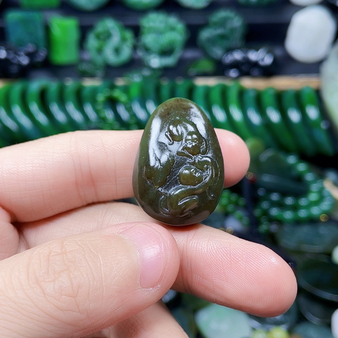 和田玉未镶嵌珠宝奇石