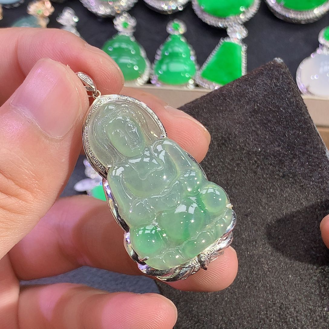 翡翠18K金镶嵌吊坠(赠链)