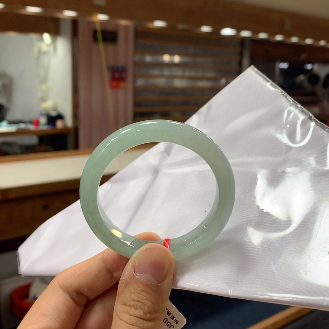 用***星翡翠未镶嵌手镯买断不退