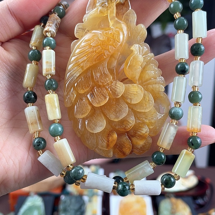 蛇纹石玉颈饰未镶嵌