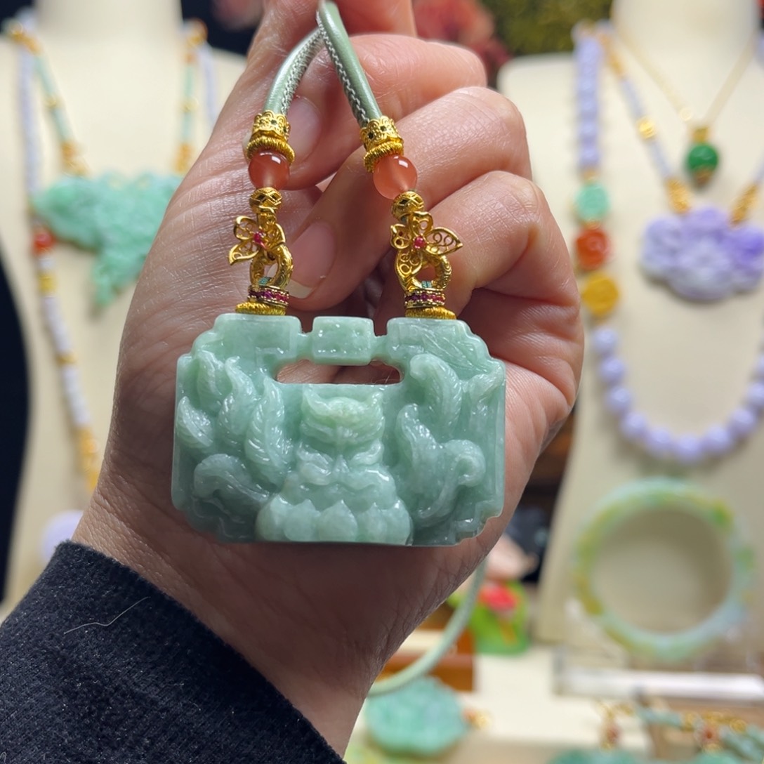 翡翠颈饰未镶嵌冷**令天然翡翠