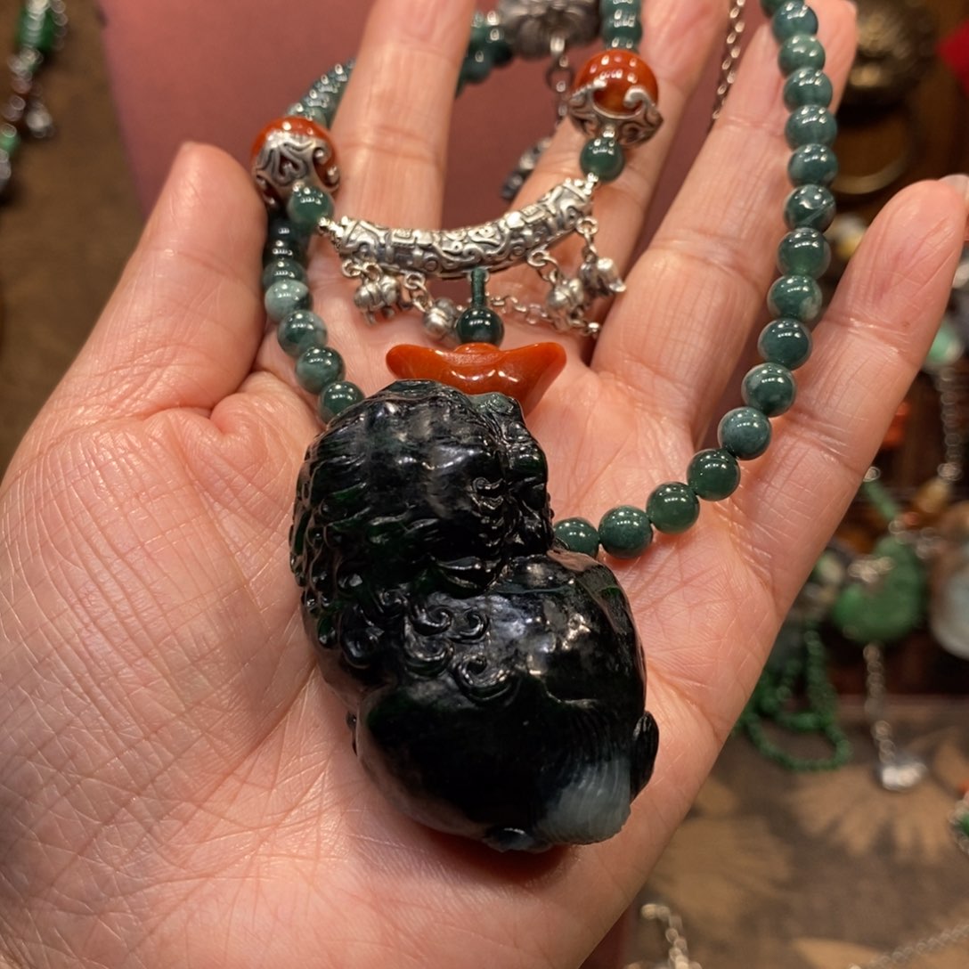 翡翠吊坠(赠链)未镶嵌