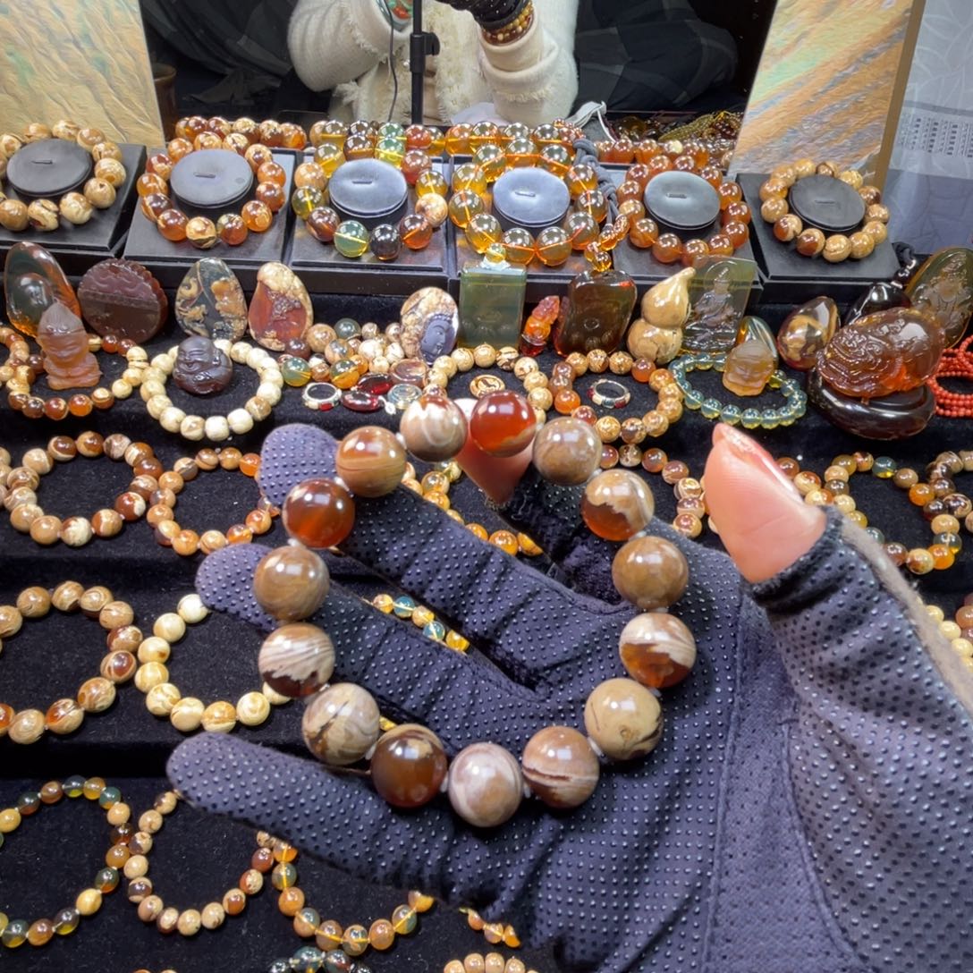 琥珀未镶嵌手串溶洞14