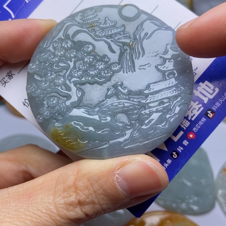 翡翠颈饰未镶嵌翡翠