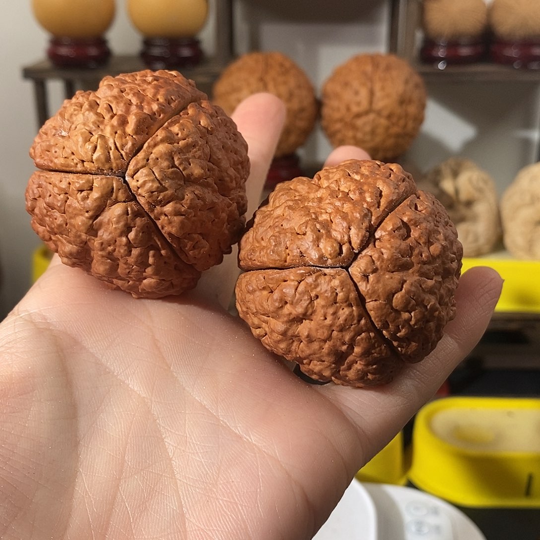 吊坠文玩核桃三瓣脑纹金刚练手微色4956