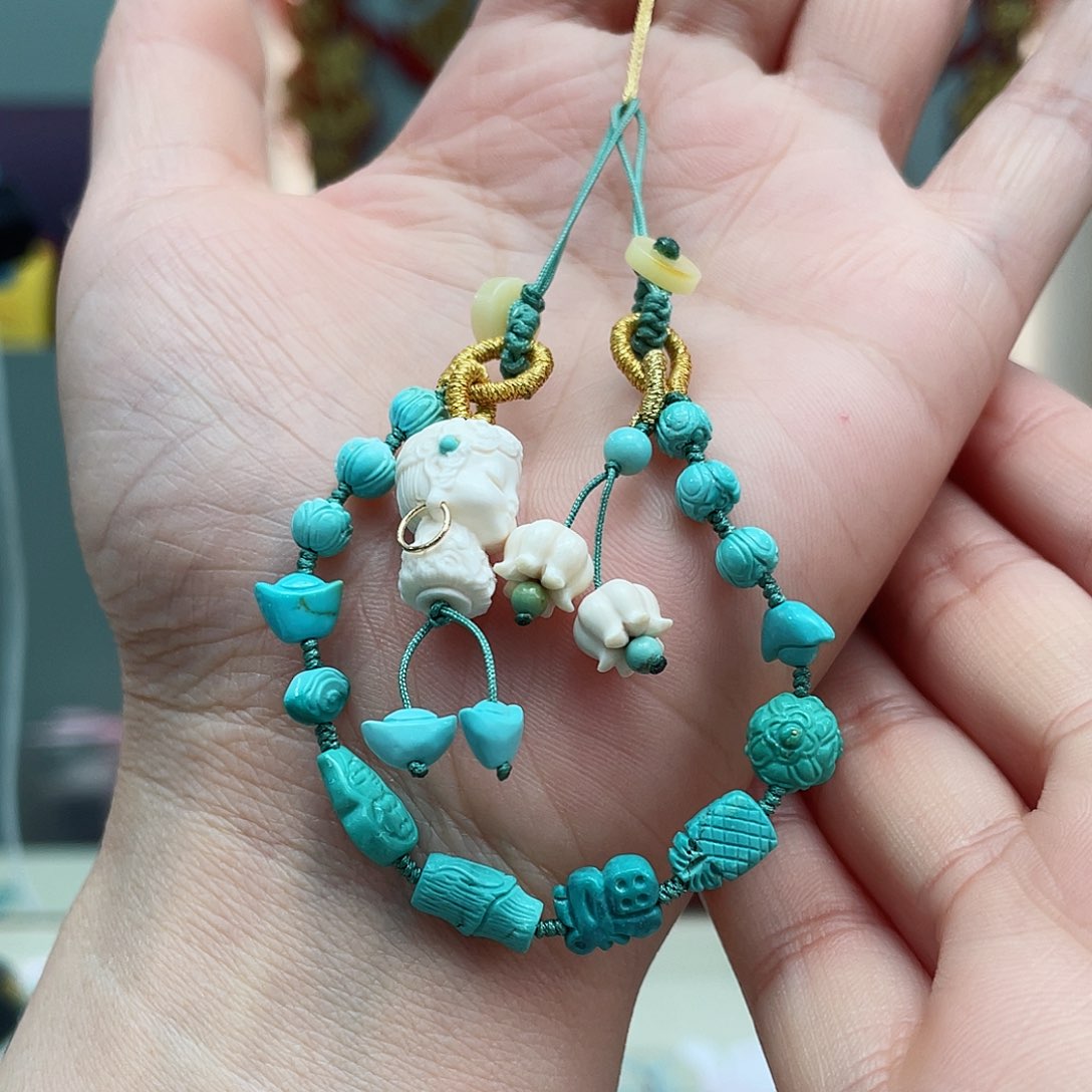 绿松石颈饰未镶嵌